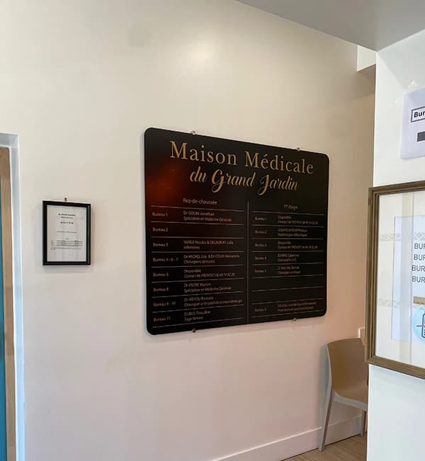 Plaque signalétique maison médicale à Bernay